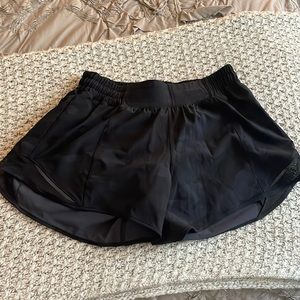 Lululemon Hotty Hot shorts black camo